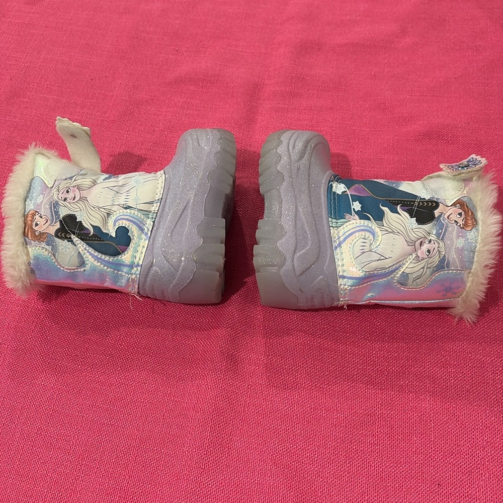Snow Boots - Picture 4 of 10